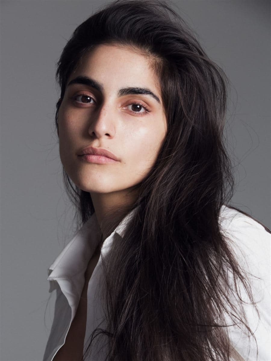 model-image-Farnoush