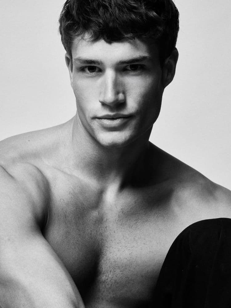 model-image-Nemanja