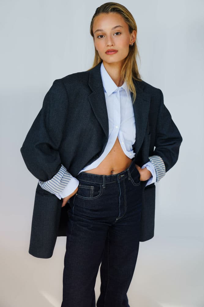 model-image-Julie